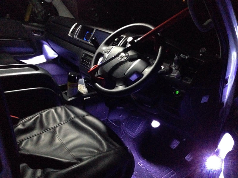 ハイエースワゴン H0系 車内led アンダーネオン管 By あ いさ ん みんカラ