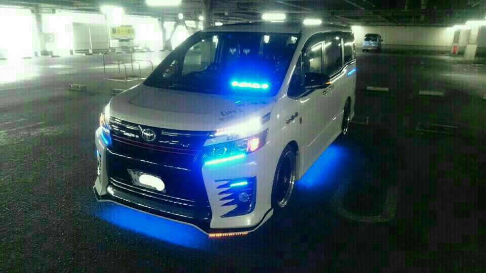 バンパーにledテープ追加だぁ D ノ トヨタ ヴォクシー By た らいおん みんカラ