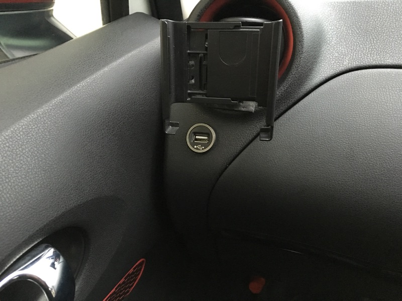 助手席側usbポート取り付け 日産 ノート By ろい局長 みんカラ 助手席側usbポート取り付け 日産 ノート By ろい局長 みんカラ