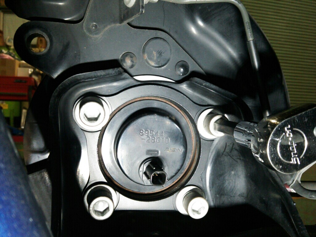 キャンバープレート取り付け（トヨタ エスティマ・50系）by evo