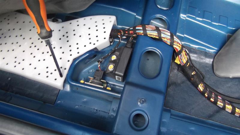 Yaw Rate Sensor >> エアバッグ警告灯が点きっぱに…③(サイドエアバッグセンサーの位置) | BMW Z3 ロードスター by ... Yaw Rate Sensor >> エアバッグ警告灯が点きっぱに…③(サイドエアバッグセンサーの位置) | BMW Z3 ロードスター by ...