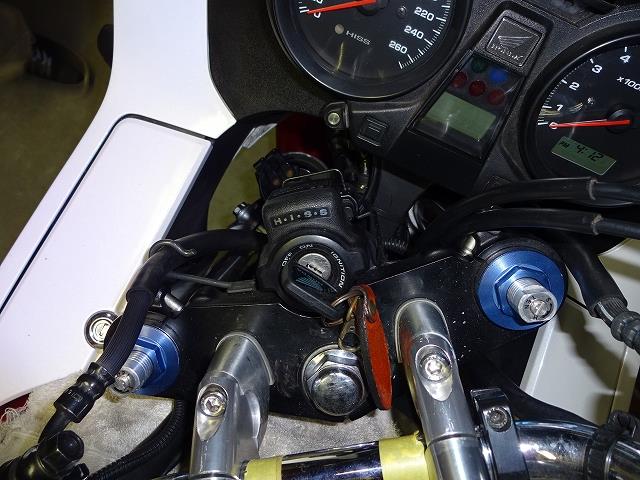 セットバックスペーサー取り付け。（ホンダ CB1300 SUPER BOL D