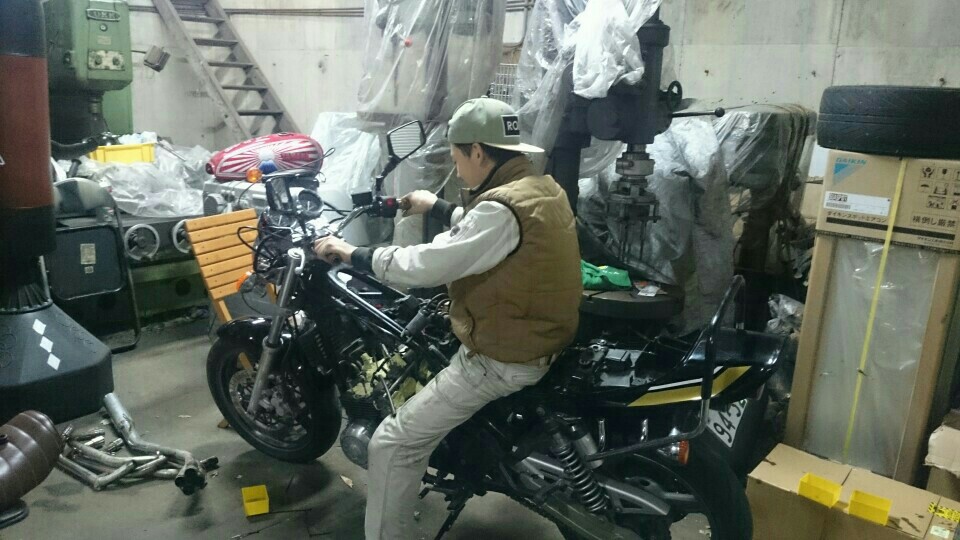 ゼファーχ シリンダー 2005年式 実働車取り外し