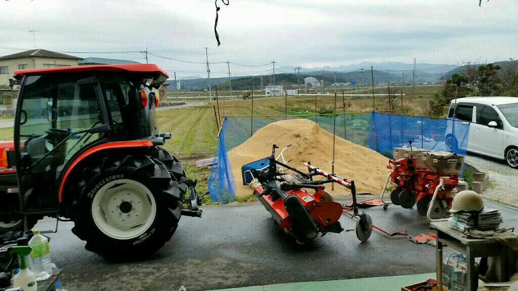 今年の作業終了したので、ワックス、メンテ（クボタ トラクター