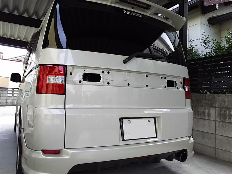 デリカD5 リアガーニッシュ 新車外し