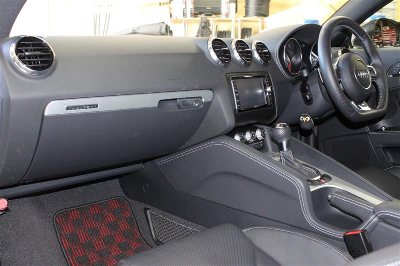 Audi Ttにjblスピーカー交換 アンプ取り付けでサウンドアップ アウディ Tt Rs By Soundpro みんカラ