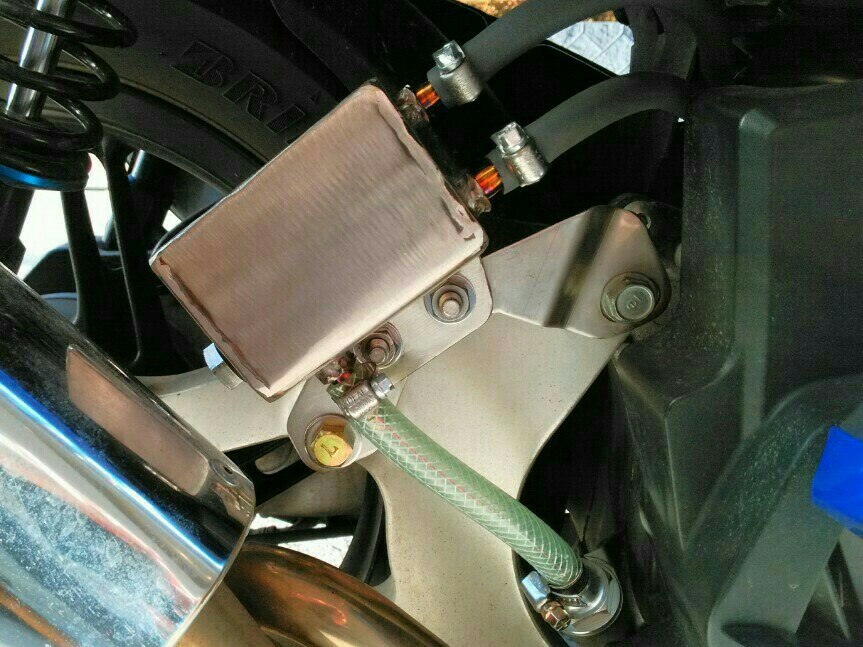 Pcx 自作オイルキャッチタンク取り付け By みそきりん みんカラ