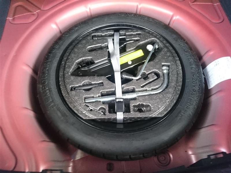 アウディA3用 スペアタイヤ T125/70R16 付属品付き