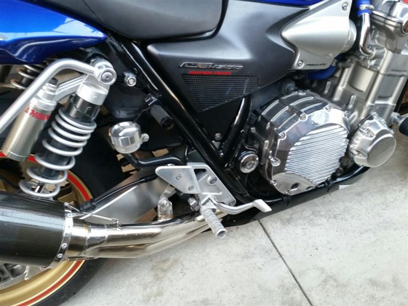 サイドカバー加工（ホンダ CB1300 SUPER FOUR (スーパーフォア