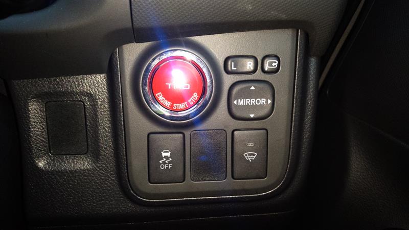 TRDプッシュスタートスイッチLEDの打ち替え＆取り付け②（トヨタ