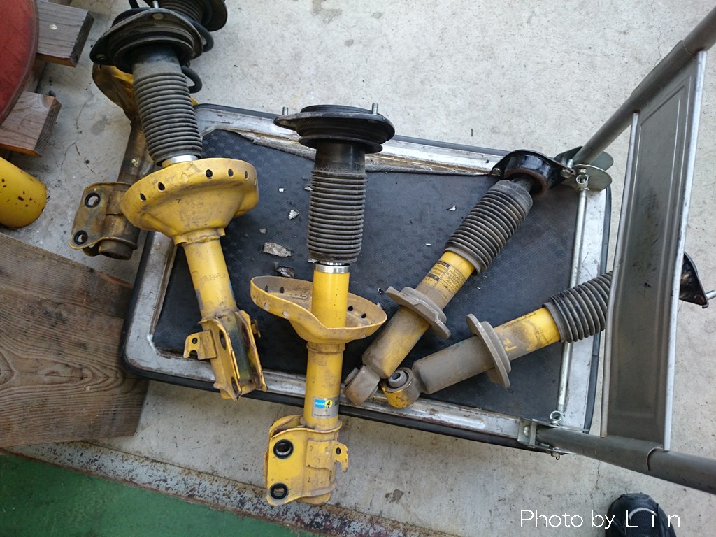 ショックアブソーバー交換 ブッシュ類交換 スバル レガシィツーリングワゴン By lin みんカラ ショックアブソーバー交換 ブッシュ類交換 スバル レガシィツーリングワゴン By lin みんカラ