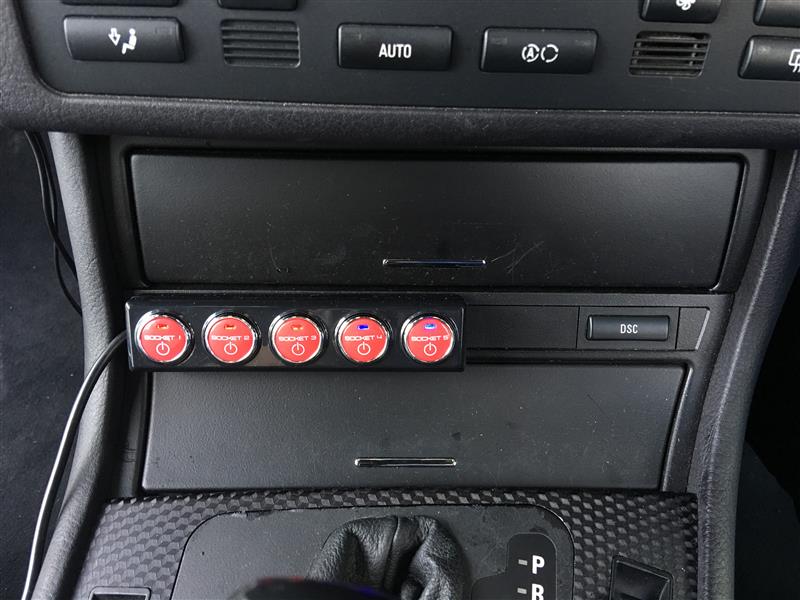 E46ツーリング シガーソケット分配器のヒューズボックス給電化その1 Bmw 3シリーズ ツーリング By 御主人のbenz 奥様の赤いaudi みんカラ E46ツーリング シガーソケット分配器のヒューズボックス給電化その1 Bmw 3シリーズ ツーリング By 御主人のbenz 奥様の赤いaudi みんカラ