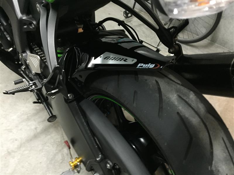アクラポビッチe1とプーチ インナーフェンダー（カワサキ ZX-6R