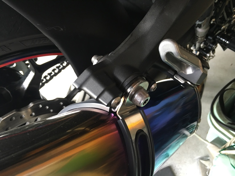 サイレンサー固定ボルト交換(カワサキ ZX-14R)by mtda - みんカラ サイレンサー固定ボルト交換(カワサキ ZX-14R)by mtda - みんカラ