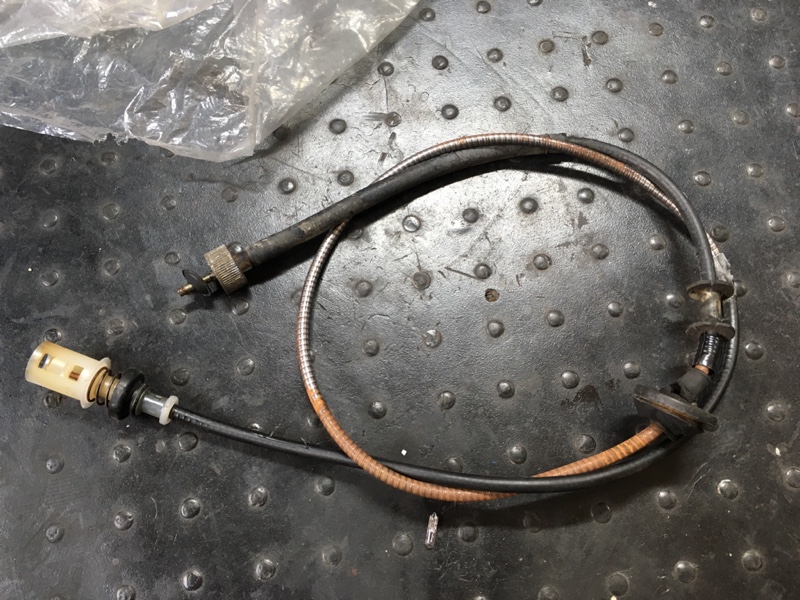 スピードメーターケーブル交換（トヨタ カローラレビン・AE85/86