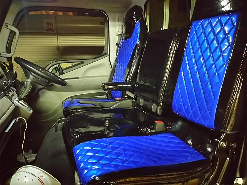 キャンター ブルー化その①シートカバー取り付け。 by みらのパパ - みんカラ キャンター ブルー化その①シートカバー取り付け。 by みらのパパ - みんカラ