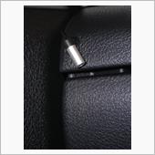 以前付けたミラースイッチ照明<br />
http://minkara.carview.co.jp/userid/531924/car/495655/2115154/photo.aspx<br />
<br />
この時のLED4個のうちの1個をグローブボックスの蓋の止まる部分の上部につけていたが、乗り降りの時に何回もぶつけて取れて、台の方が無くなり、ホットボンドで作っていたが、とうとう丸い脚部が折れて、さらに点灯しなくなってしまった。<br />
<br />
