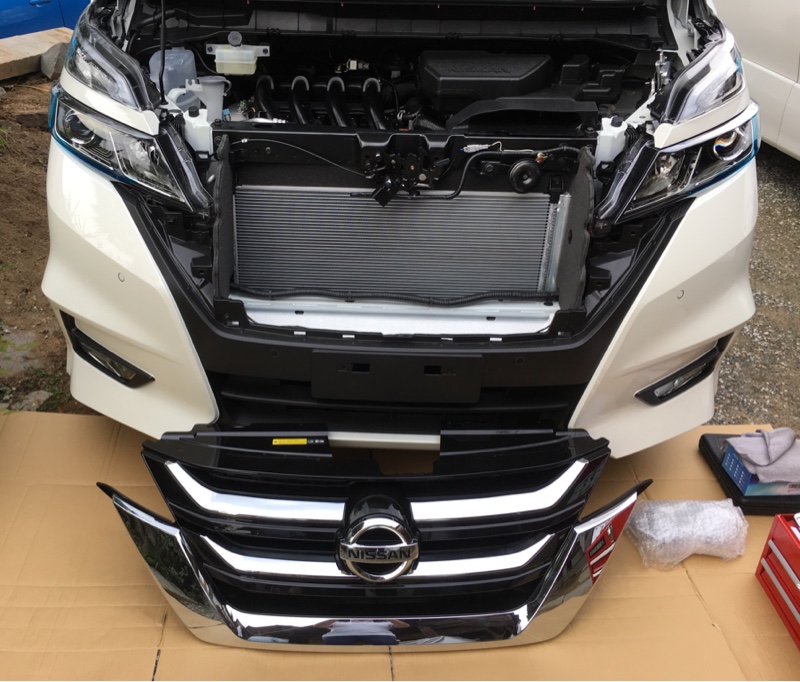 フロントグリル取り外し（日産 セレナハイブリッド・C27）by