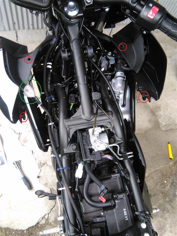 T-REVα取り付け。パート1（タンク取り外し編）（カワサキ Z250