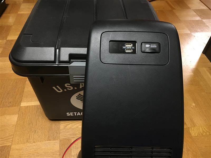 Usb端子 充電用 を後席用に取り付ける その2 トヨタ エスティマハイブリッド By ジロハチ みんカラ Usb端子 充電用 を後席用に取り付ける その2 トヨタ エスティマハイブリッド By ジロハチ みんカラ