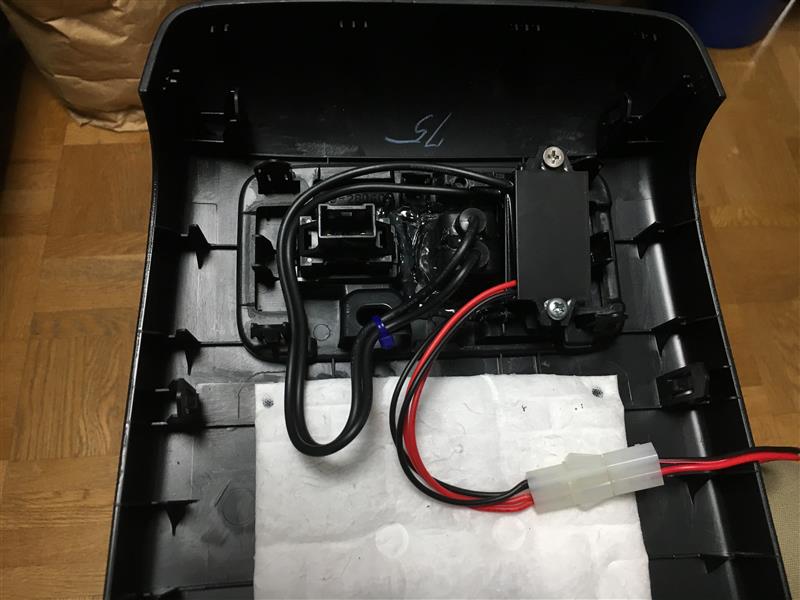 Usb端子 充電用 を後席用に取り付ける その2 トヨタ エスティマハイブリッド By ジロハチ みんカラ Usb端子 充電用 を後席用に取り付ける その2 トヨタ エスティマハイブリッド By ジロハチ みんカラ
