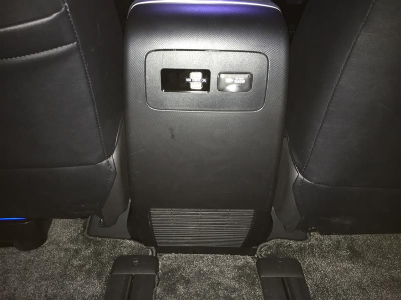 Usb端子 充電用 を後席用に取り付ける その2 トヨタ エスティマハイブリッド By ジロハチ みんカラ Usb端子 充電用 を後席用に取り付ける その2 トヨタ エスティマハイブリッド By ジロハチ みんカラ