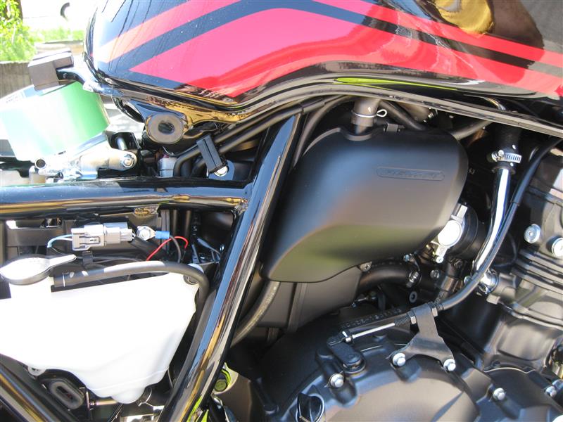 カーボン加工エアークリーナーカバー取り付け（ホンダ CB400