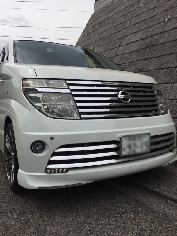 ライダーグリルに交換して整形終了。（日産 エルグランド・E51