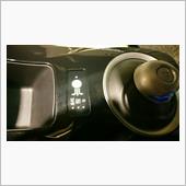 続いてシフトです。<br />
シフトもベースはウォームホワイト。パーキングは赤になりました。