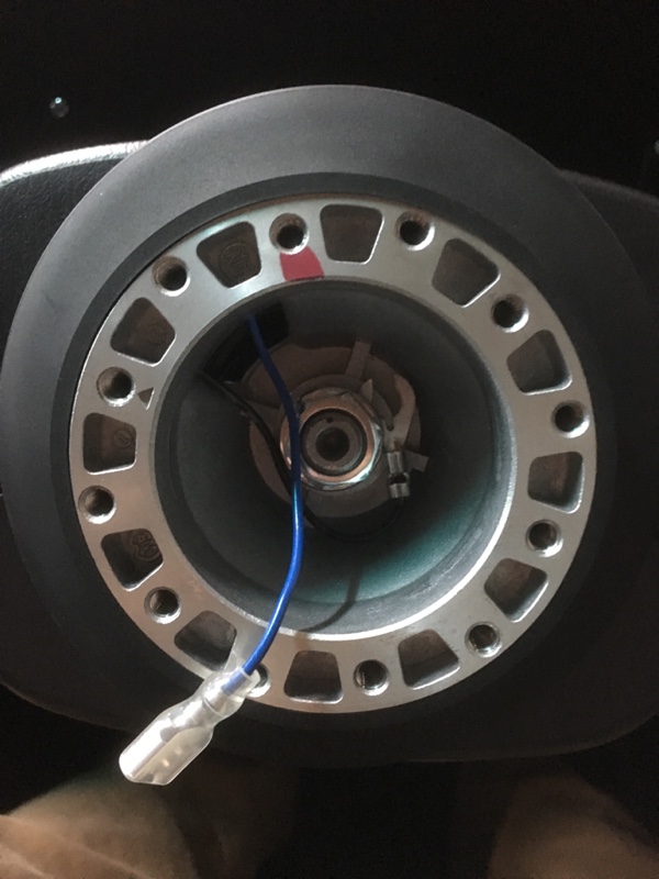 第一ネット MOMO(モモ)専用ボス TOYOTA ファンカーゴ P20系 14/8~17/9 L073 エアバック標準装備 - ステアリング