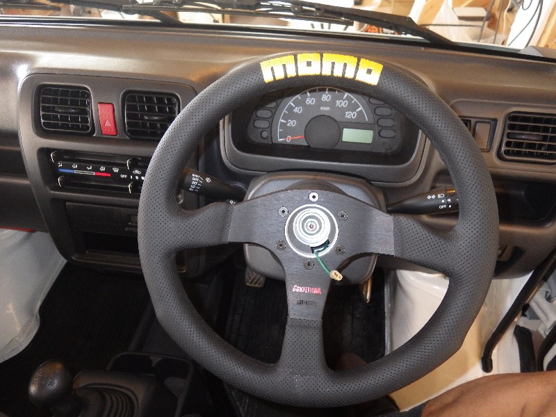 Nardi ナルディステアリング DA63Tキャリートラックボス付き 肌触りがいい Nardi ナルディステアリング DA63Tキャリー