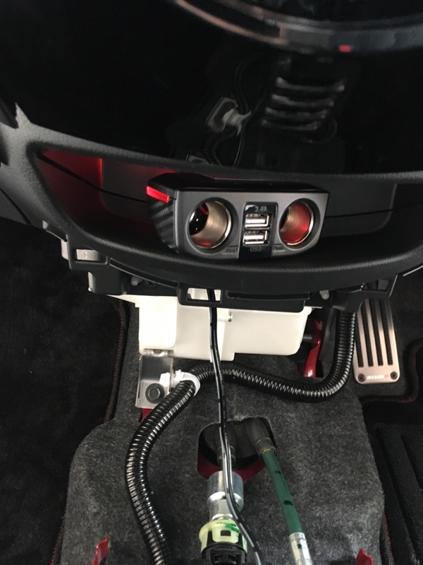 NISMO シガーソケット NOTE e-power nismo 4連シガーソケットを増設 - 昔のオーディオ