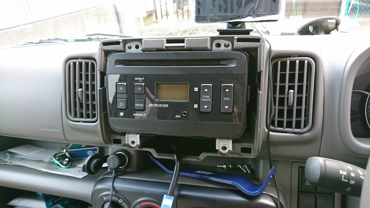 トヨタ プリウス ナビゲーション交換作業！！カロッツェリア