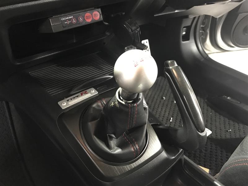 シフトブーツ＆シフトノブ交換（ホンダ シビックタイプR・FD2