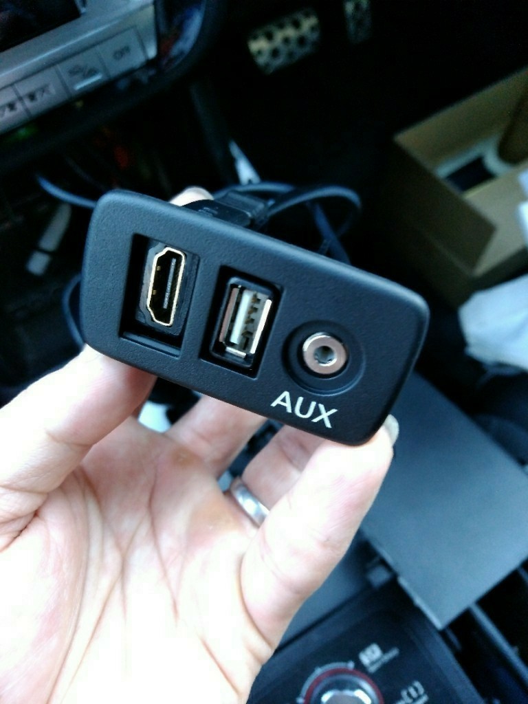 お礼や感謝伝えるプチギフト スバル純正 外部入力ユニット加工・取付（スバル エクシーガ・YA カーナビ
