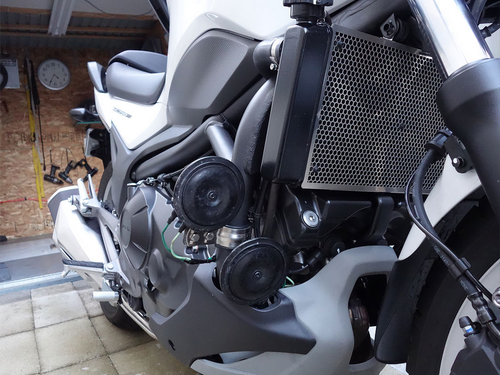 Nc750s シングルホーンをダブルホーンに交換 ホンダ Nc750s By ごろごろにゃ ん みんカラ Nc750s シングルホーンをダブルホーンに交換 ホンダ Nc750s By ごろごろにゃ ん みんカラ