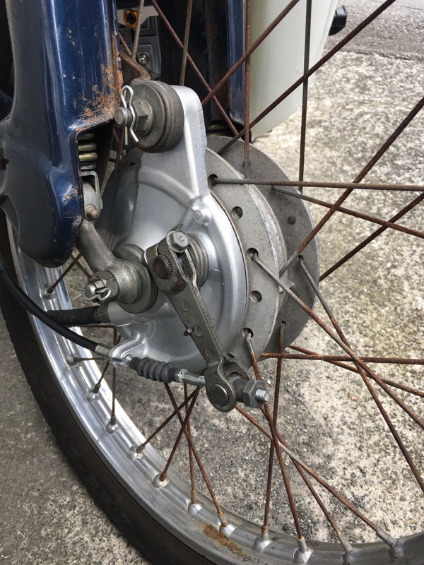 ブレーキパネルのガタの修理（ホンダ スーパーカブ50 カスタム
