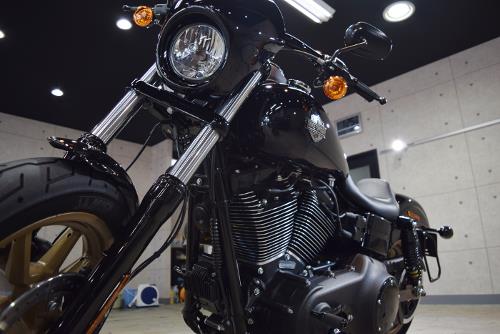 「最先端のクラブスタイルバイク」ハーレーダビッドソン FXDLS ローライダーSのガラスコーティング