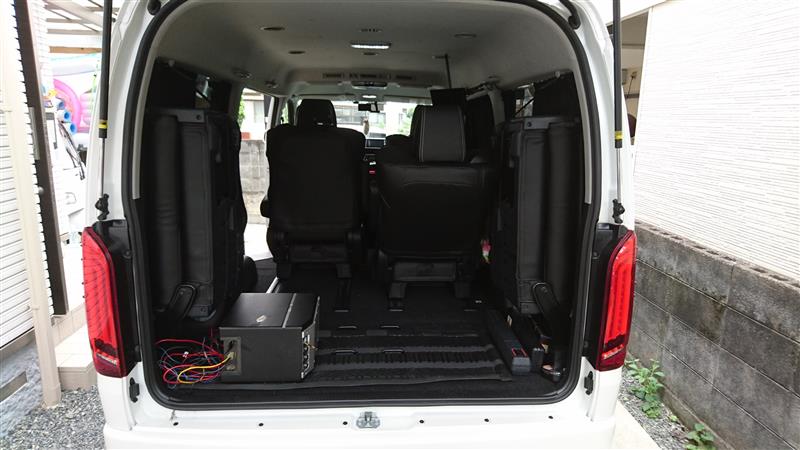 200系4型ハイエース フロントグリル取外し＆ヘッドライト