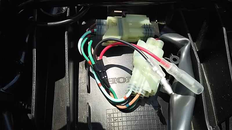CBR400R（EBL-NC47）：シガーソケットの設置 ≪電源の分岐