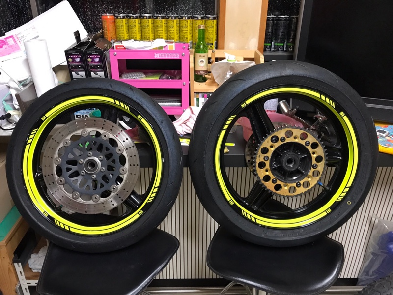 極太リムステッカー取り付け〜（ホンダ CBR250R）by 昇進者