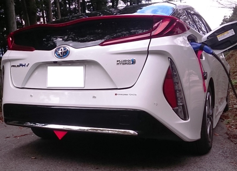 プリウスPHVのPHV・リフレクター取付に関するカスタム事例｜車の