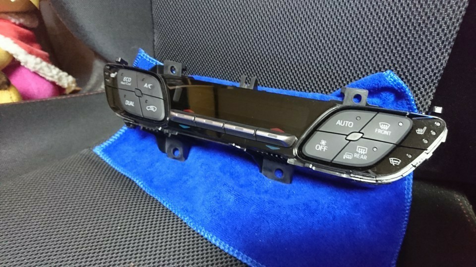エアコンパネルLED打ちかえ（トヨタ C-HRハイブリッド・ZYX10系