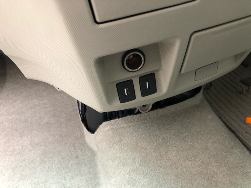 Usb給電口の設置 トヨタ エスティマ By 姫鈴 ひめすず みんカラ Usb給電口の設置 トヨタ エスティマ By 姫鈴 ひめすず みんカラ