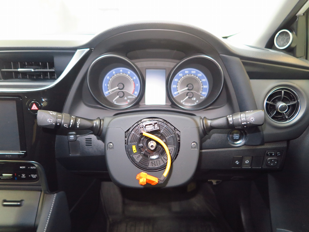 社外ステアリングに交換 ステアリング外し トヨタ オーリス By くま186 みんカラ