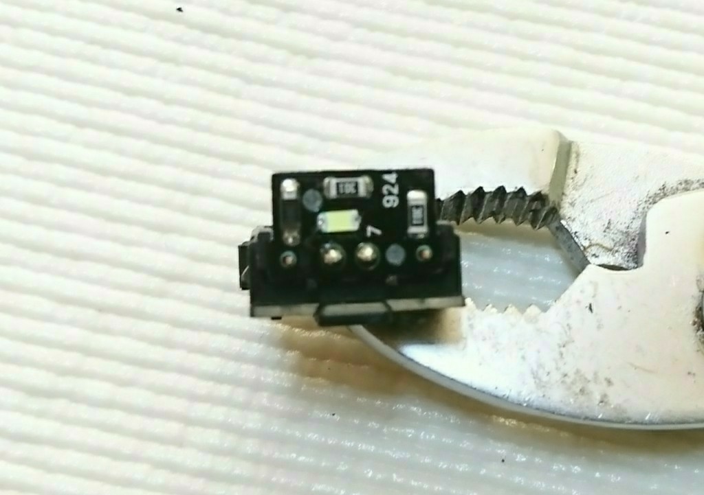 ECO MODEスイッチLED打ち換え（トヨタ マークX・130系）by ぶし
