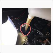 ボンネットを開け、注入口から適正量を入れて終了です。<br />
<br />
フィルター交換時3.5L<br />
オイルのみ時3.2L<br />
<br />
第1回慣らし終了で今回、オイル交換と思いましたが。<br />
<br />
納車後800k走行。回転3000以下。縛りで慣らした結果ですが、スラッジも全然なく。<br />
そこまで意識しなくてもいいと自分なりに判断しました。<br />
<br />
故に、慣らし運転終了です!!<br />
<br />
初めてのオイルは<br />
カストロールの5wー30で様子見です!<br />
<br />
現在 インプレ<br />
全開走行までした結果ですが、非常にイィ感じですw<br />
エンジン守られてる感あります!ぇ!<br />
<br />
ホンダ純正オイルでは、油圧の上がり方に違和感ありましたが、交換して違和感なくなりましたw<br />
そもそも0-20オイルとか初めてでしたし!!自身の中にデータありませんw<br />
<br />
夏になったら純正オイルで大丈夫なの??って疑問ですw<br />
<br />
※恐らく燃費は落ちます。<br />
 それなりにワインディングを楽しむのであれば、是非!!