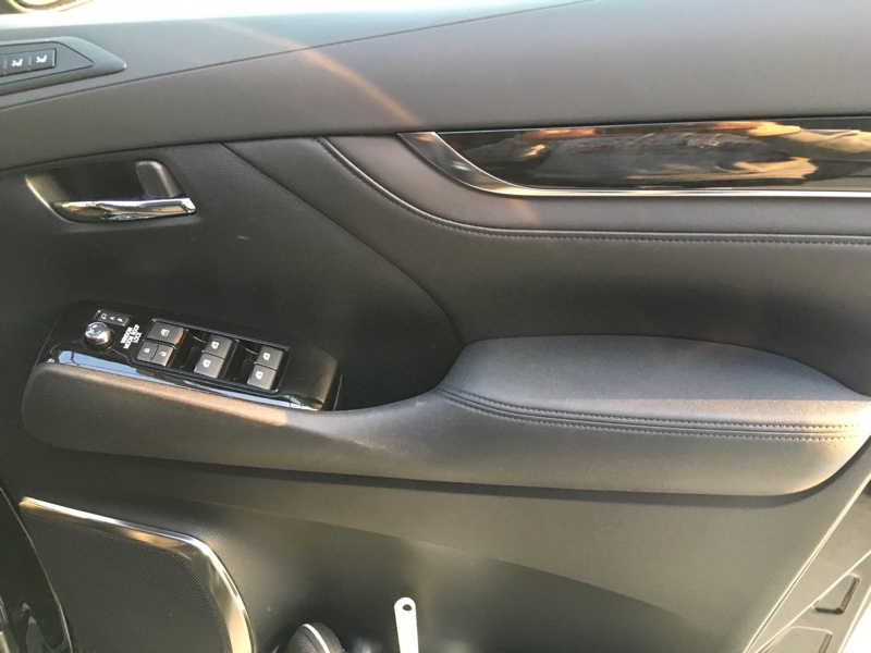 トヨタ純正 後期型合皮製アームレスト交換（トヨタ ヴェル
