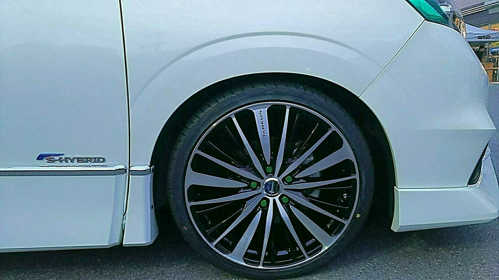 サマータイヤ19インチに交換と車高調整(日産 セレナ サマータイヤ19インチに交換と車高調整(日産 セレナ