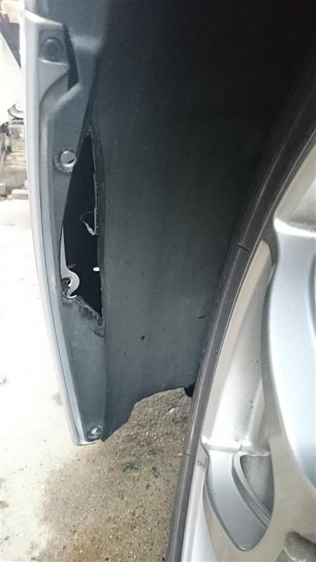 タイヤハウス インナーカバー 自力補修 スバル Wrx Sti By 四代目 塩分を愛し 塩分に愛される男 みんカラ